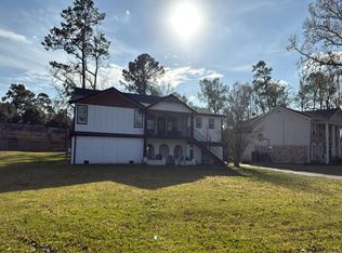 302 Brook Hollow Dr, Conroe, TX 77385