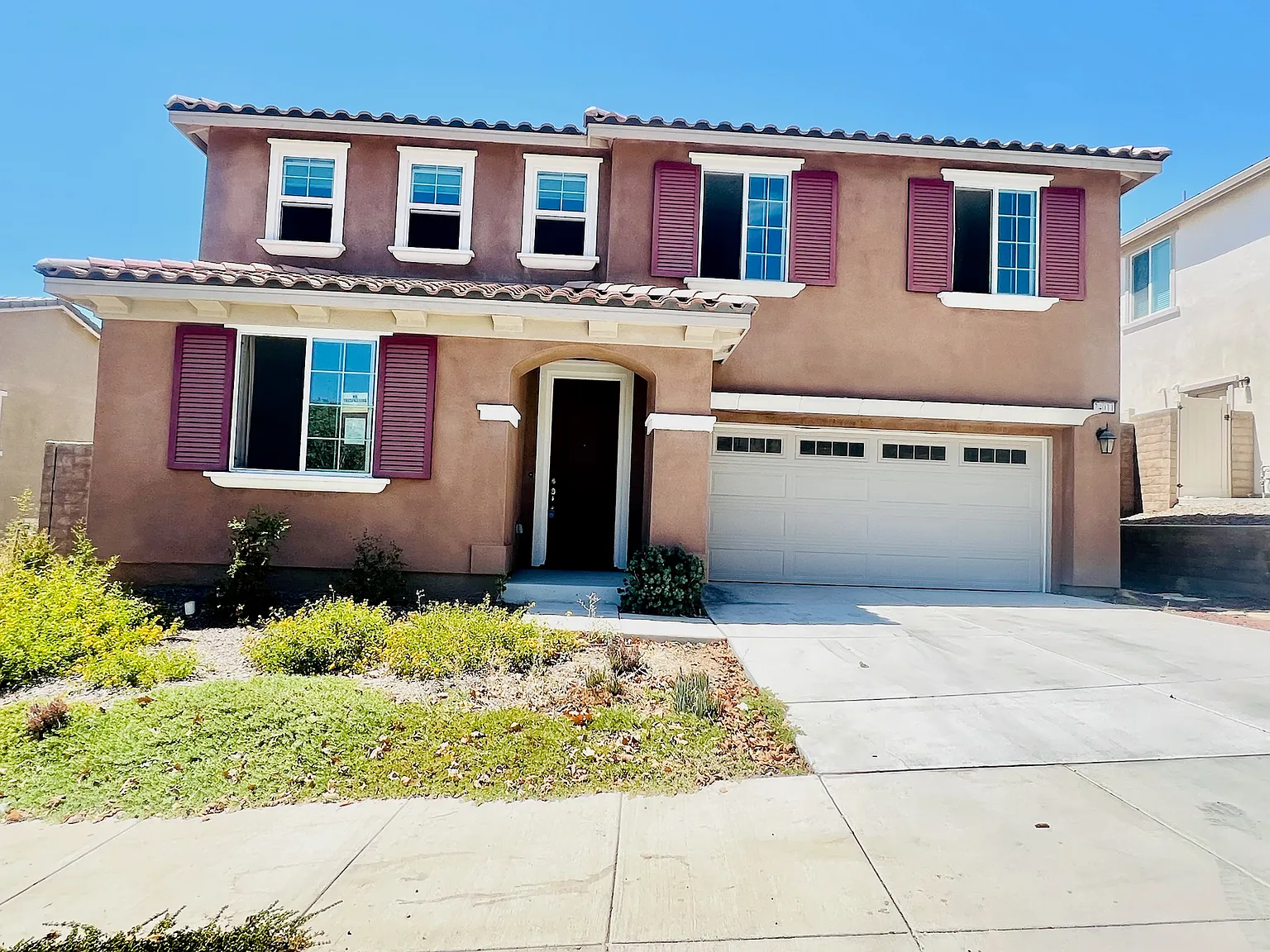 4 bed, 2.5 bath, 2680 sqft, $4,000 — Photo 1