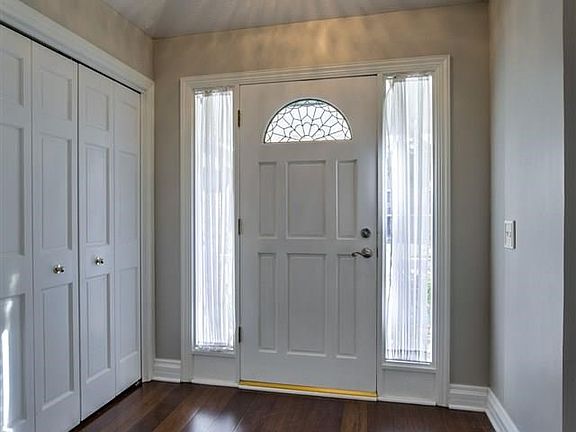 3rd image of 16584 Hascall St