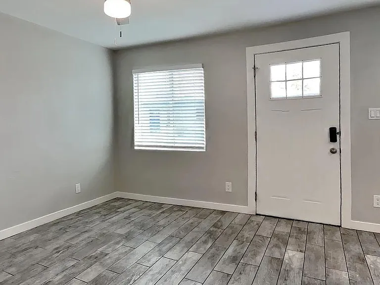 1302 E Vista Ave #2 — Photo 12