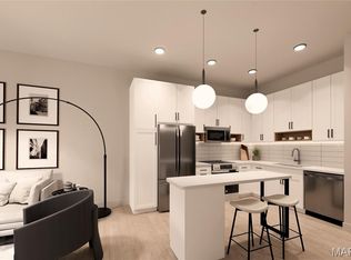 1121 S Main St #215, Saint Charles, MO