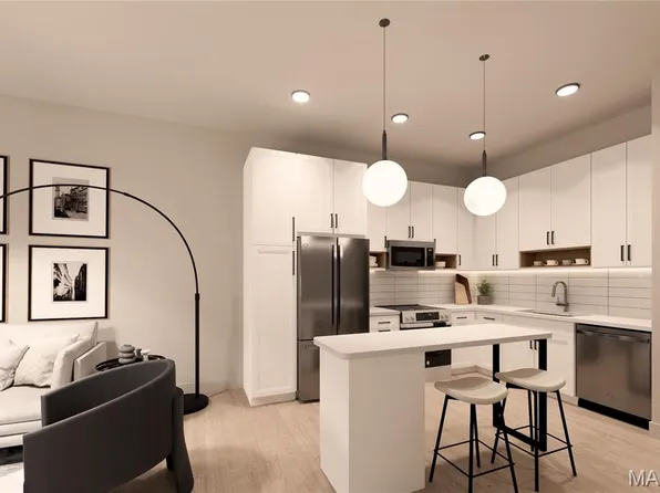 1121 S Main St #215, Saint Charles, MO 63301