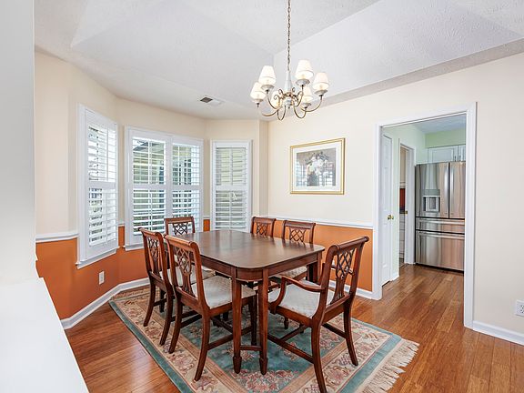 5th image of 565 Bucks Trail