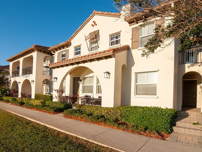4357 Cascada Cir #4357 — Photo 8