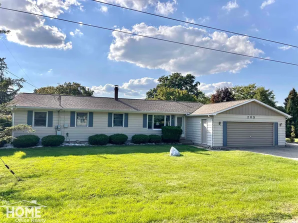 205 Sylvia Dr, Corunna, MI 48817