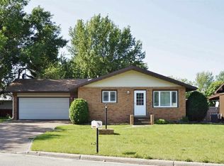 809 Clarke Dr, Minot, ND 58701
