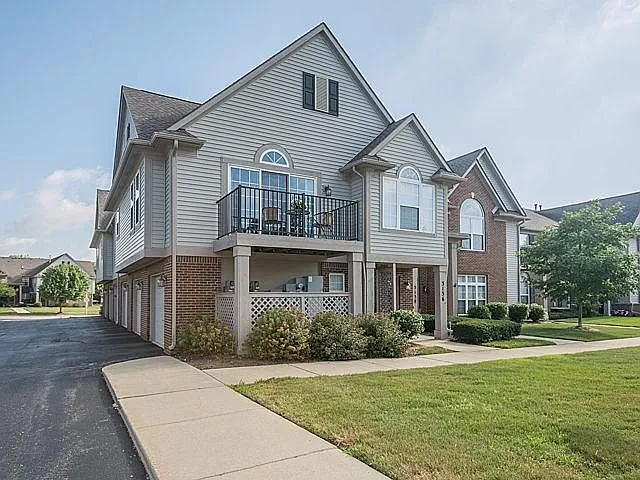 3136 Primrose Ln photo 1