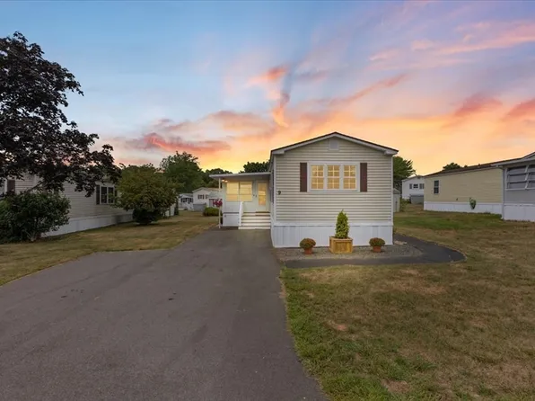 9 Puritan Rd, Taunton, MA 02780