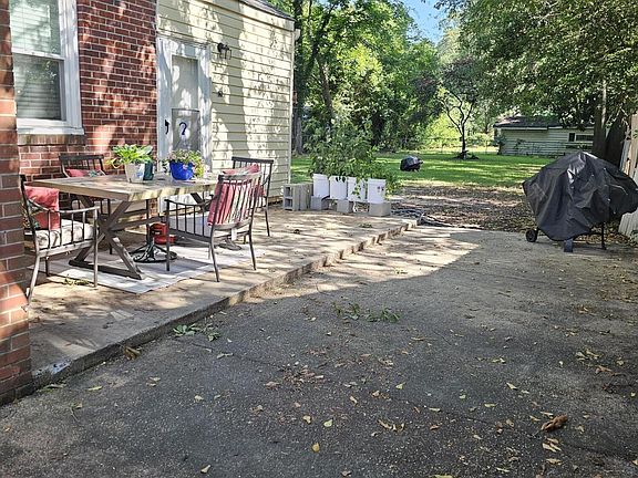 4th image of 1503 Laurel Street
