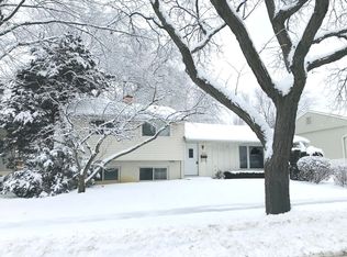 636 Hawthorne Rd, Buffalo Grove, IL 60089