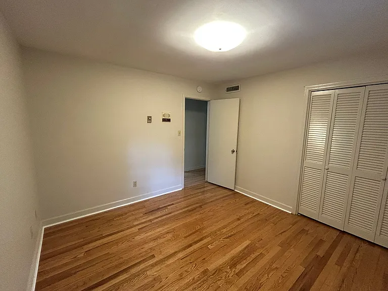 215 York Dr — Photo 10