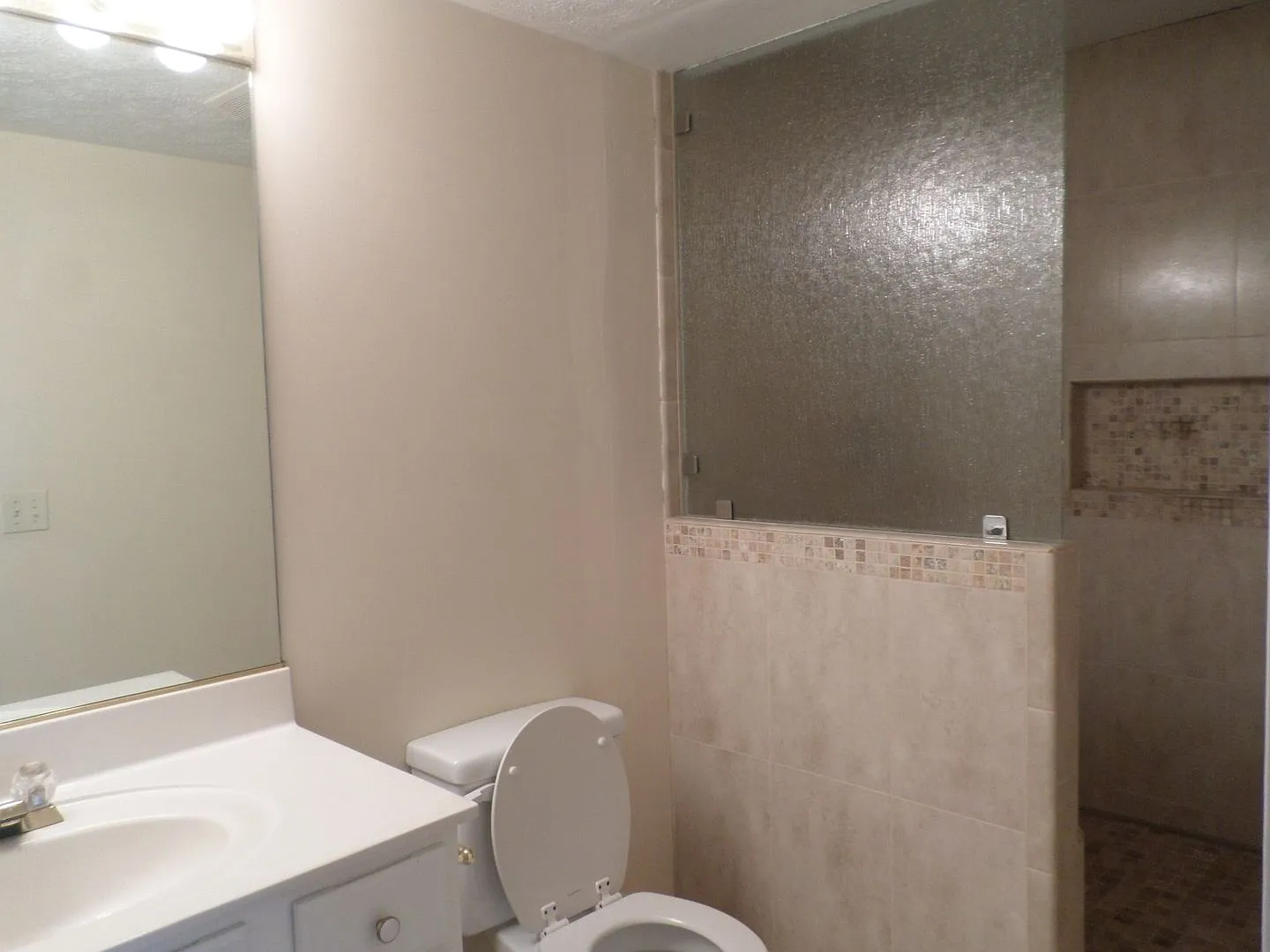 4 bedroom 3 bath Townhouse — Photo 3