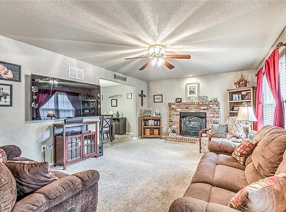 3rd image of 226 Aspen Point