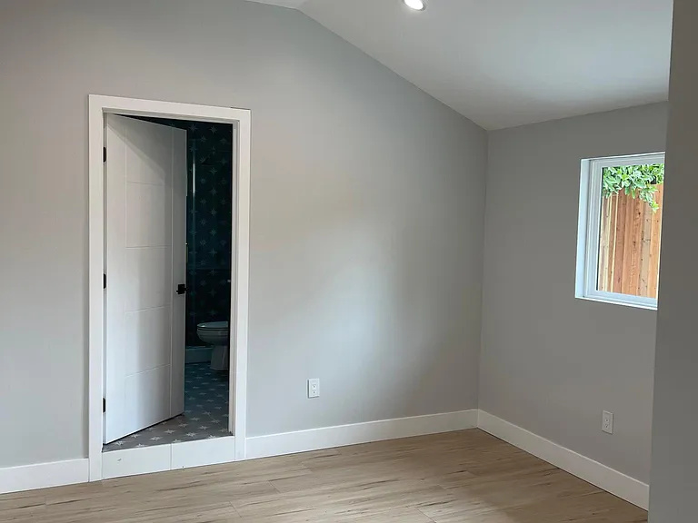 4635 Kraft Ave — Photo 24
