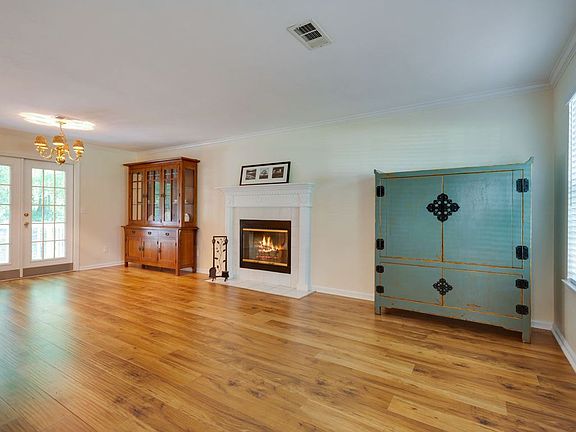 4th image of 2865 Royal Oaks Dr
