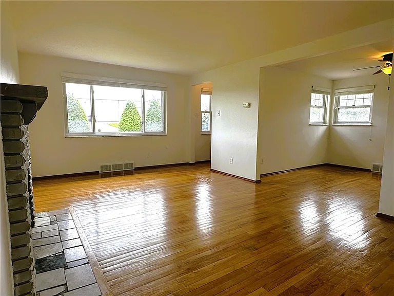 220 Humphrey Rd — Photo 3