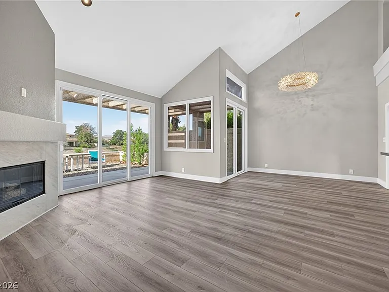 8185 Round Hills Cir — Photo 2