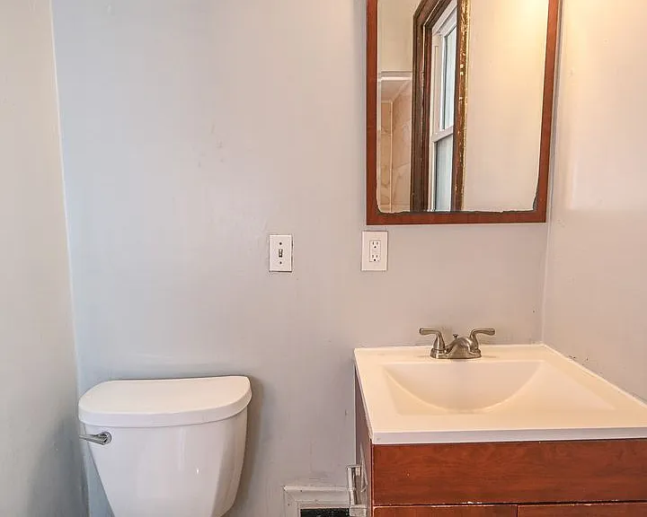 2125 W Clifton Ave #B — Photo 14