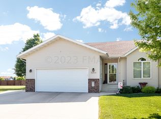 852 Lakeridge Pl, West Fargo, ND 58078