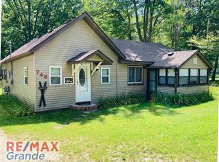 746 Old Trail Dr, Houghton Lake, MI 48629