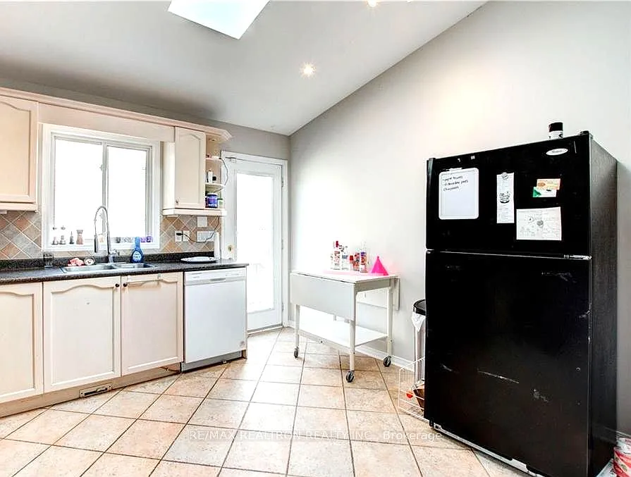 6 bed, $4,500 — Photo 4
