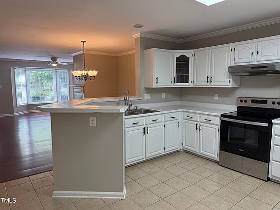 4th image of 210 Standish Dr
