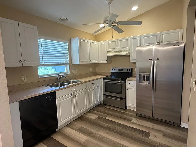 1137 NW Juanita Pl — Photo 4