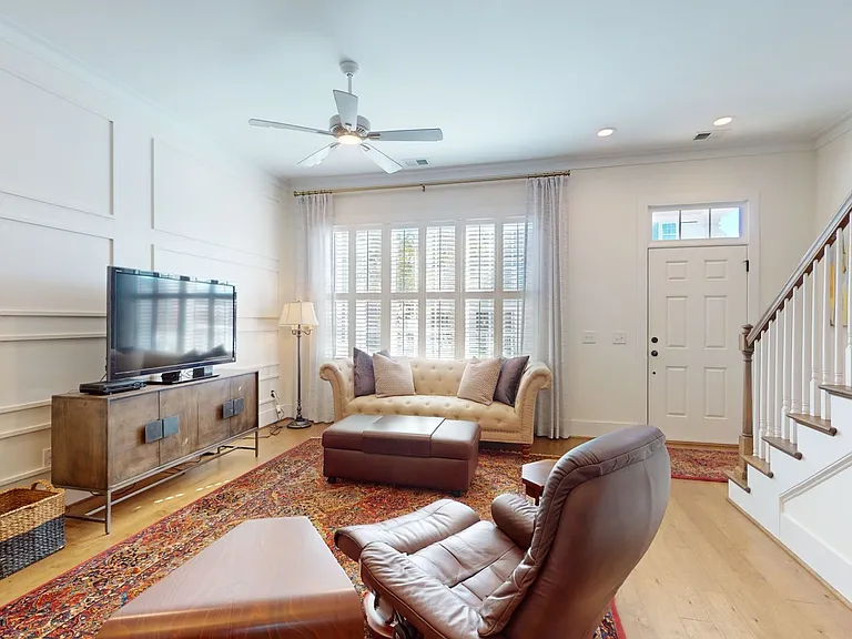 114 Tuttle St — Photo 4