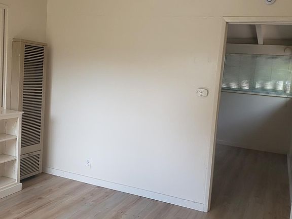 4th image of 903 East St APT D