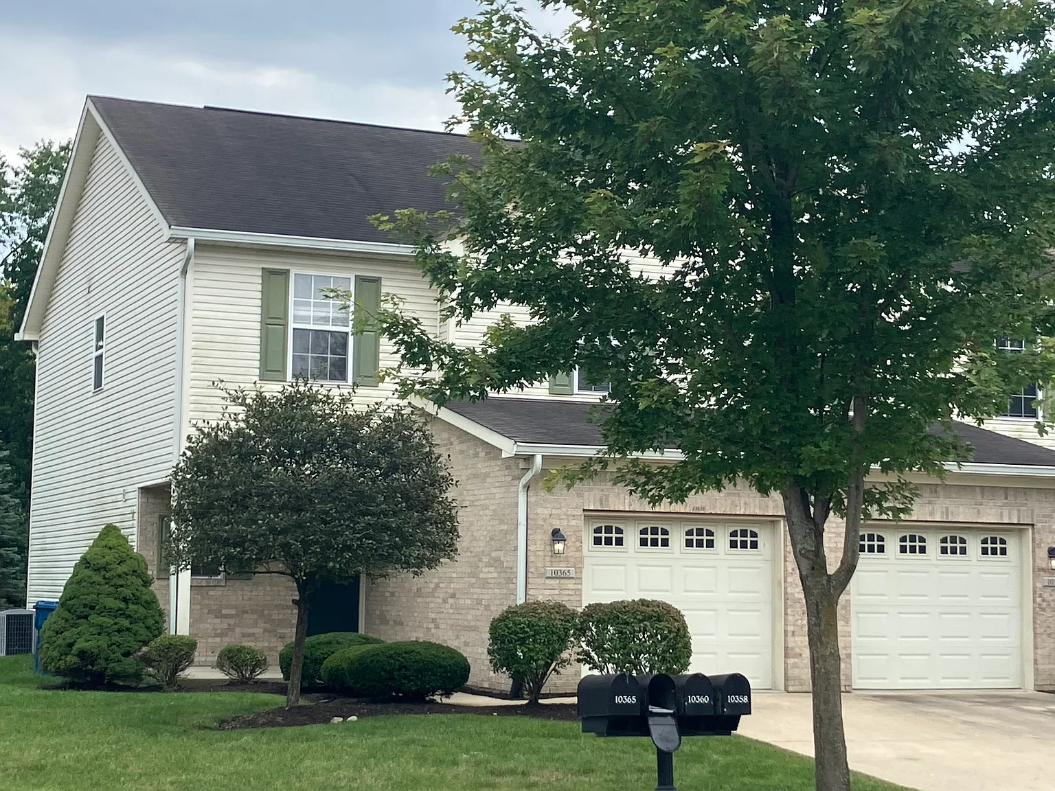 3 bed, 2.5 bath, 1645 sqft, $2,100 — Photo 1