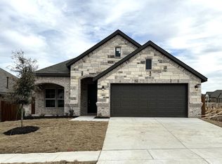 902 Versailles Ct, Cleburne, TX 76033
