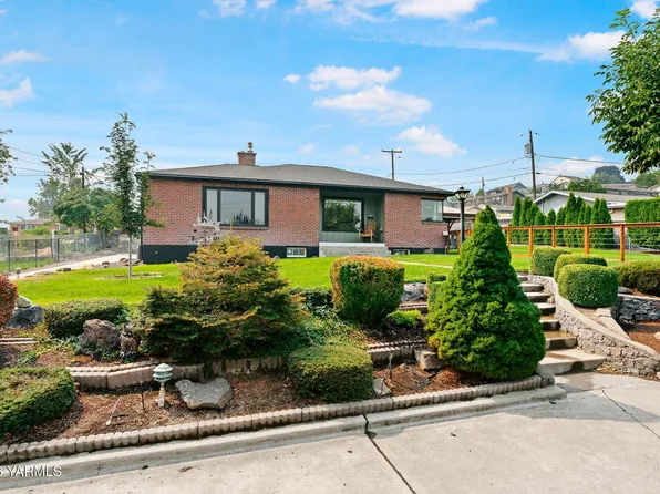 1102 W Fremont Ave, Selah, WA 98942