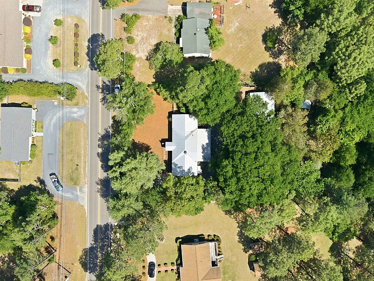 1425 Central Dr — Photo 4