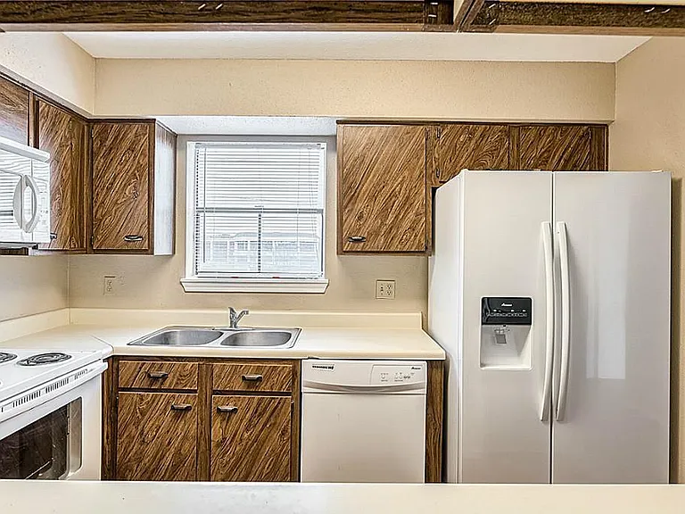 3130 Walnut Bend Ln #402 — Photo 8