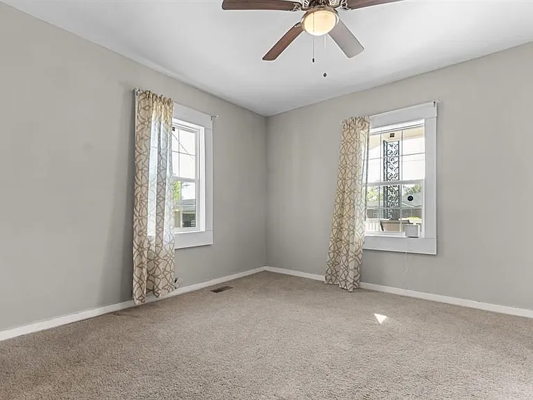 2164 Monroe Ave — Photo 14