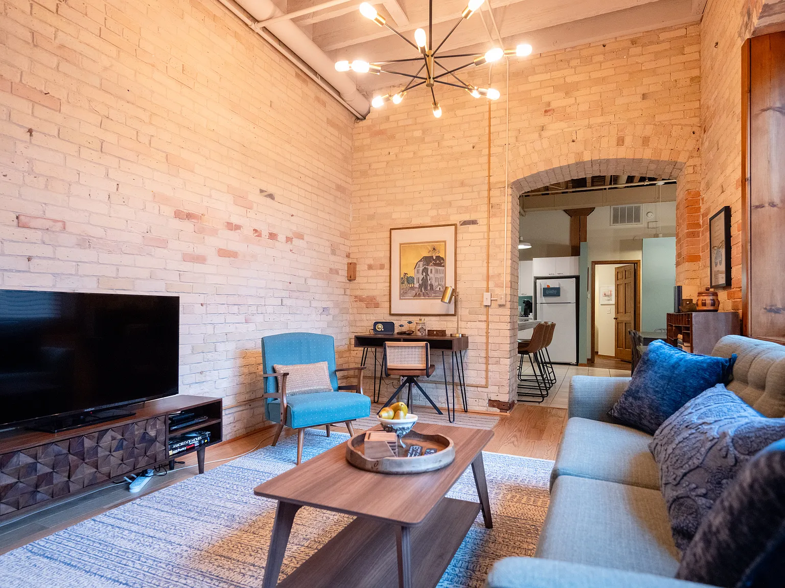 2 bed, 1035 sqft, $1,750 — Photo 2