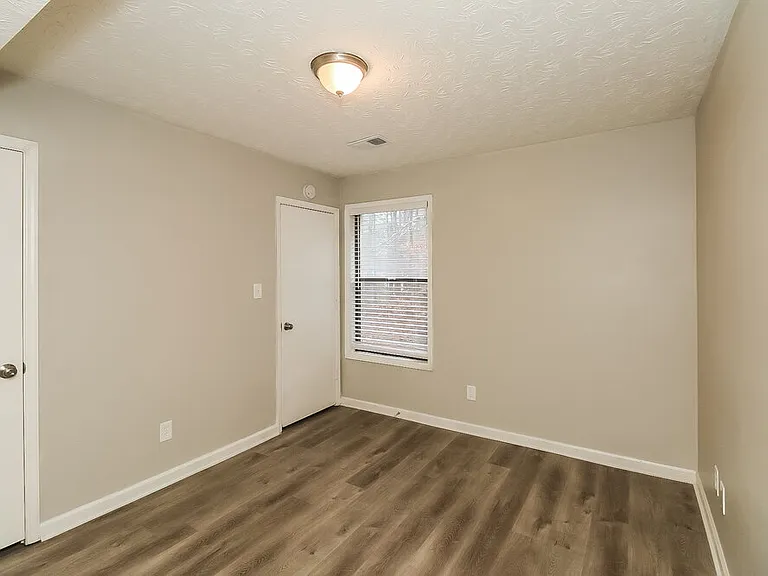 4140 Hawkins Xing — Photo 11