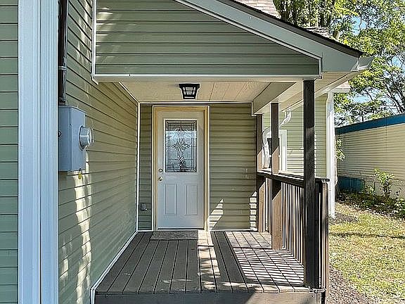 3rd image of 560 W Paris St