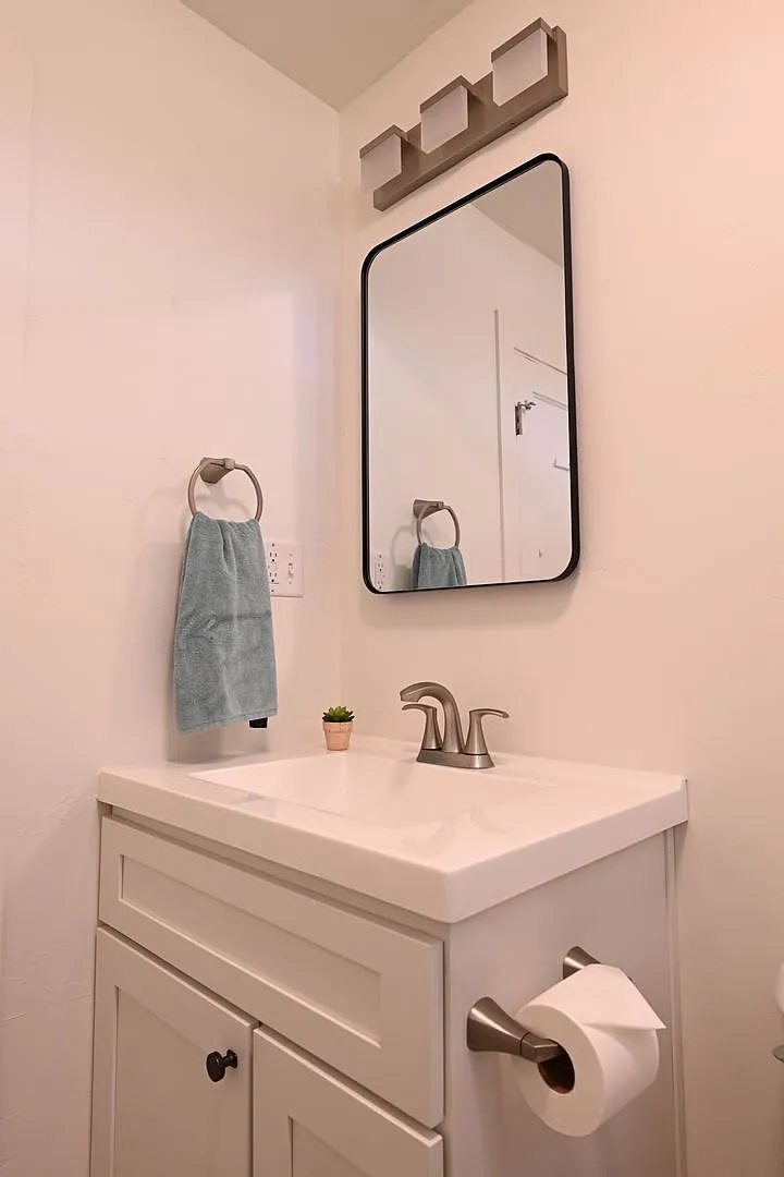 2bed1bath Bonus Room - High-End Executive Retreat With Panoramic Mountain Views — Photo 4