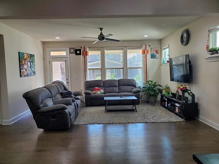 202 Begen St — Photo 7