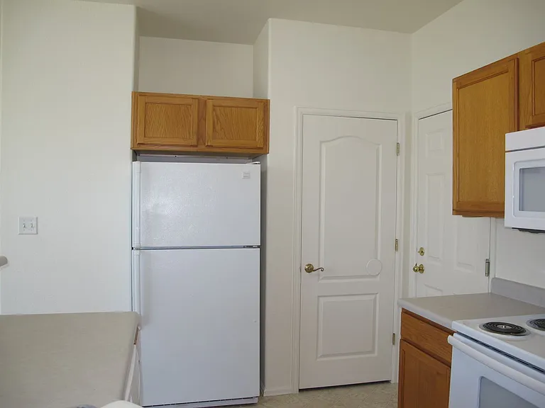 2479 Wellington Ct — Photo 6