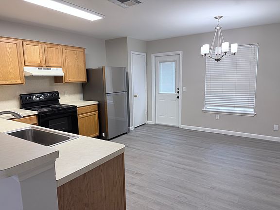 5th image of 3109 Saskatchewan Dr