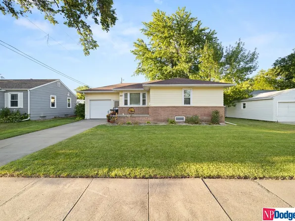 840 E 16th St, Fremont, NE 68025