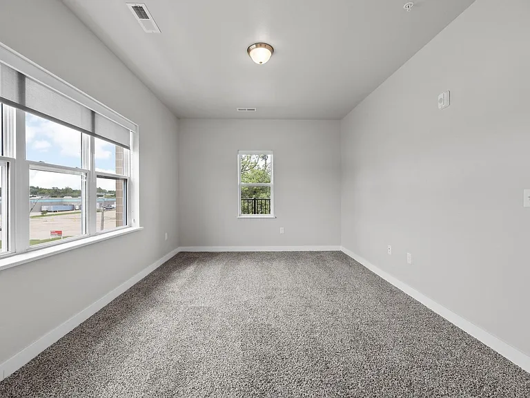 255 Robins Rd — Photo 46