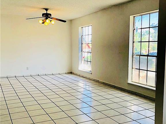 3rd image of 220 Fremont Ln