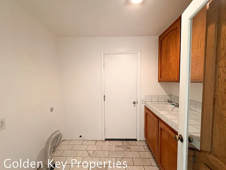 2475 Unicornio St — Photo 36
