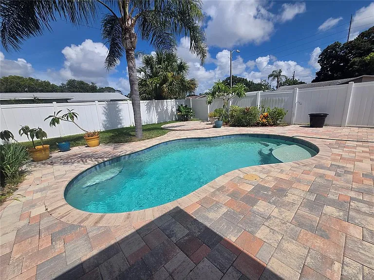 1435 Santa Clara Dr — Photo 2