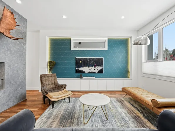 44B Valleyview Cres NW, Edmonton, AB T5R 5S5