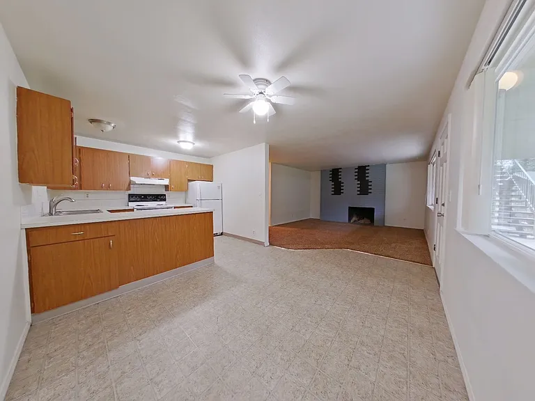 2515 Frontier Dr — Photo 3