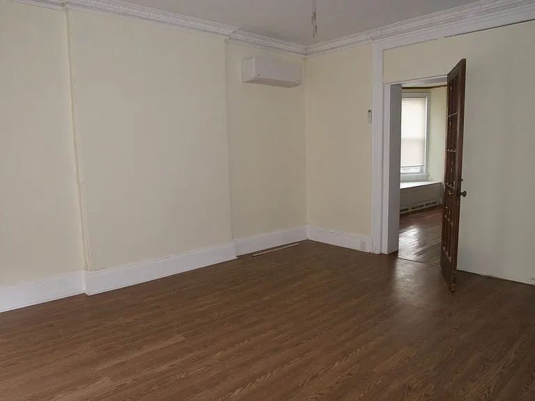 1020 Ferry St — Photo 7
